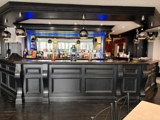 Royal Hotel, Bar & Grill