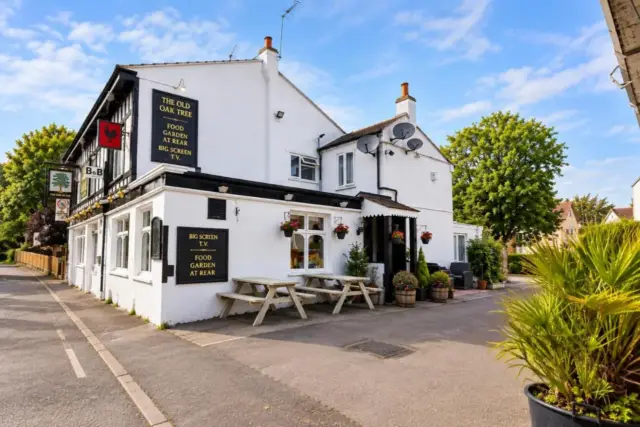 Old Oak Tree Inn