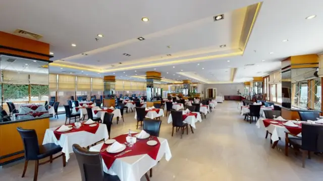 DOUBLE ROYAL HOTEL