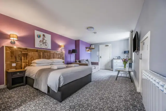 rooms@73