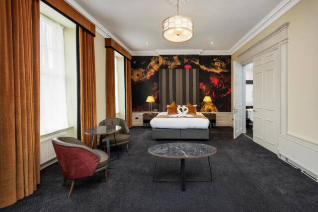 Albany Hotel