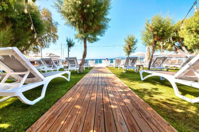 Ali’s Hotel Beach