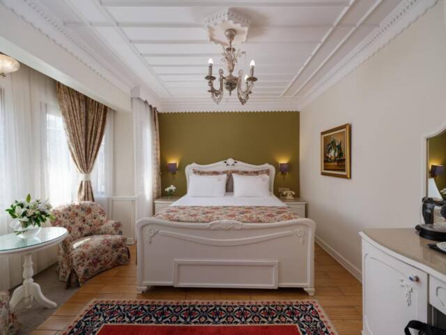 Alzer Hotel
