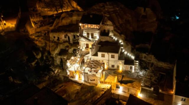 Bayar Cave Suites