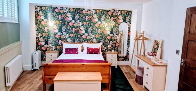 Burton Stone Inn – Free Parking on site