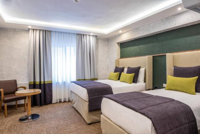 Carlton Hotel