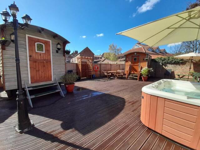 City Centre Riverside Shepherd’s Hut
