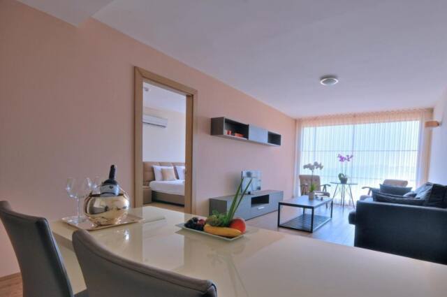 Delmar Suites & Residence