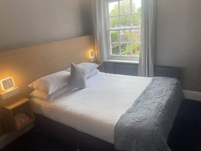 Diamonds Inn