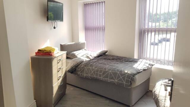Double Room In Manchester, Balleratt St, 2 Single Beds, RM 2