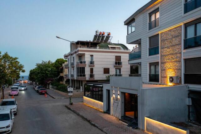 Eluxio Suite Hotel