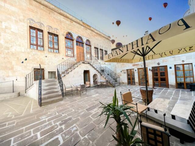 Evanthia Cave Suites