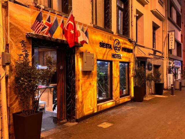 GANJ Hotel