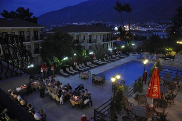 Grove Hotel