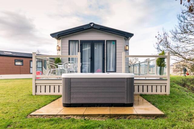 Hidden Jewel Lodge with Hot Tub