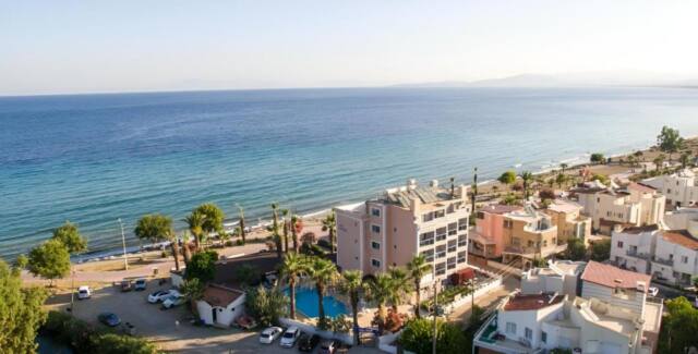 Holiday Hotel