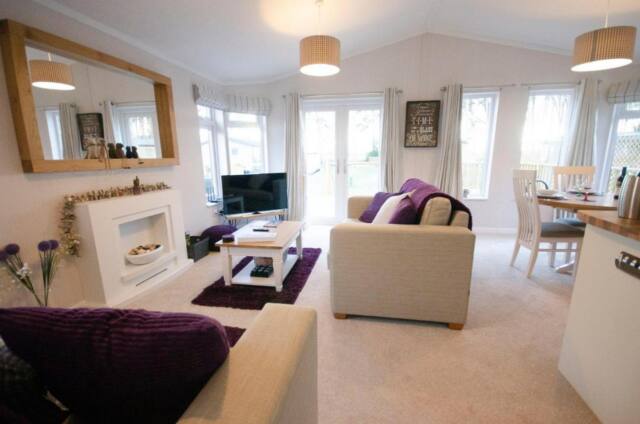 Hollicarrs – Long Lane Lodge