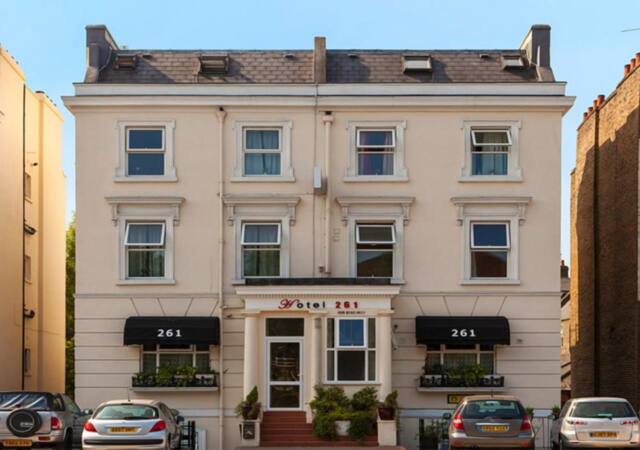 Hotel 261