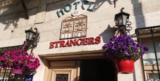 Hotel Des Etrangers – Special Category