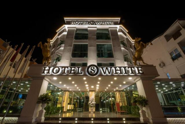 Hotel S White
