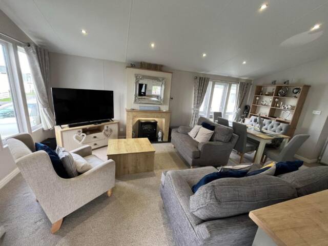 Kestral Court Lodge, Scratby – California Cliffs, Parkdean, sleeps 6, bed linen and towels included, wrap around decking – no pets