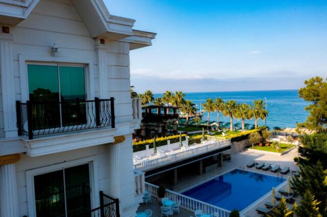 La Hoya Beach Hotel