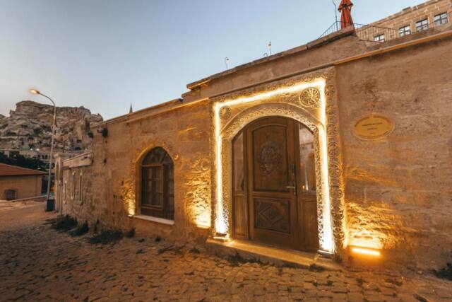 Lagania Cave Suites