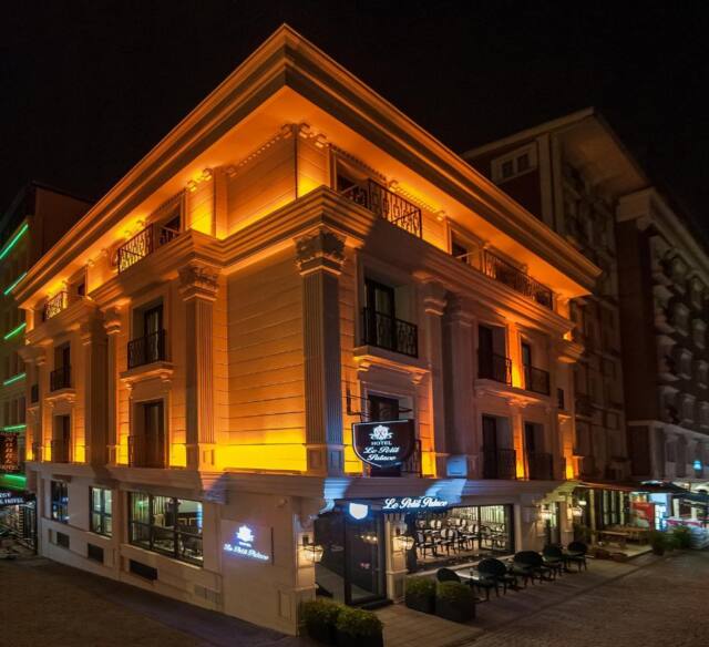 Le Petit Palace Hotel – Special Category