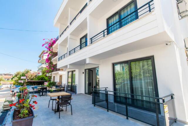 Leonis Hotel