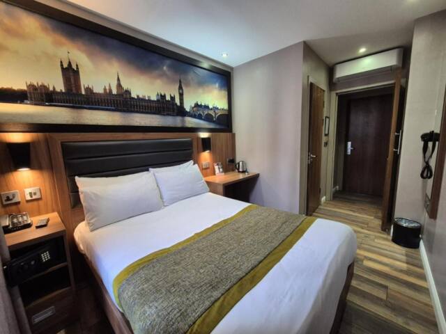 London Court Hotel