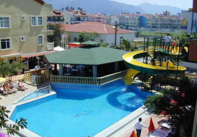 Maxwell Holiday Club
