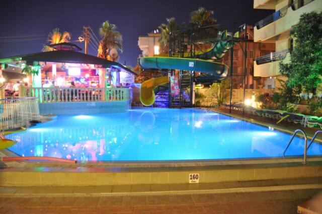 Maxwell Holiday Club (ADULT ONLY)