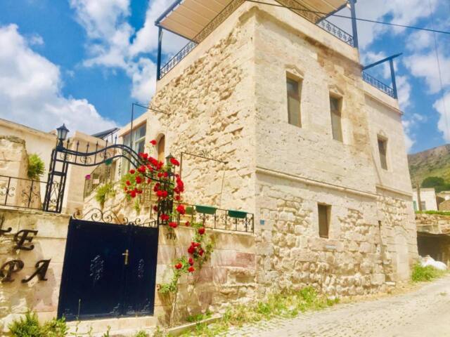 Monte Cappa Cave House