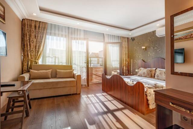 Oasis Suites Old City