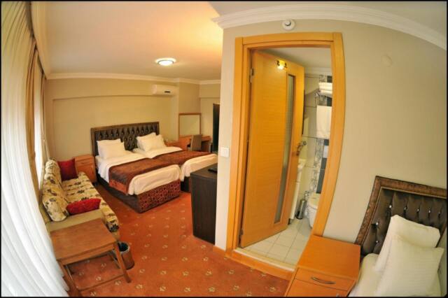 Palace Point Hotel