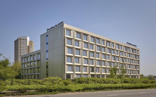 Park Plaza London, Park Royal