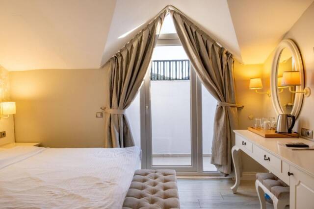 Pinehill Hotel & Suites