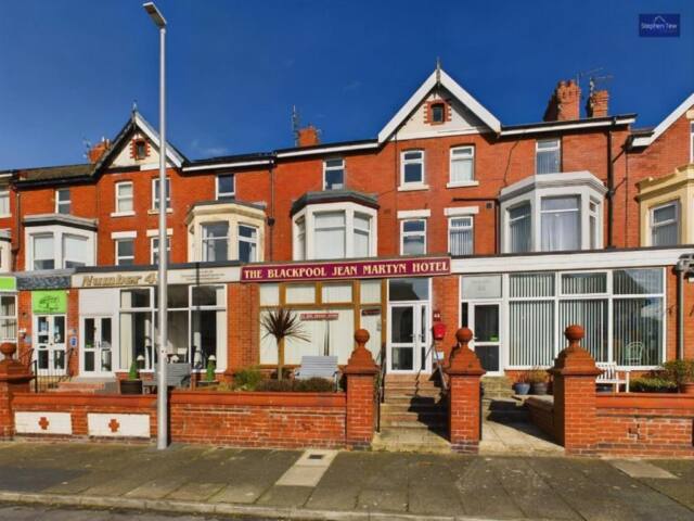Pinnacle Hotel and Suites Formerly Jean Martyn Hotel Blackpool