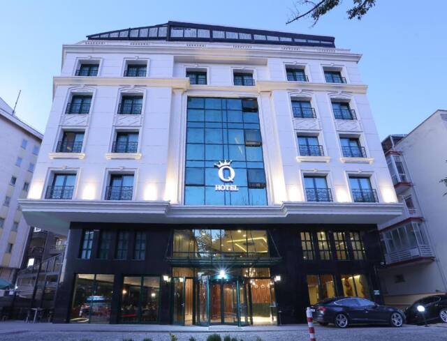 Q Hotel