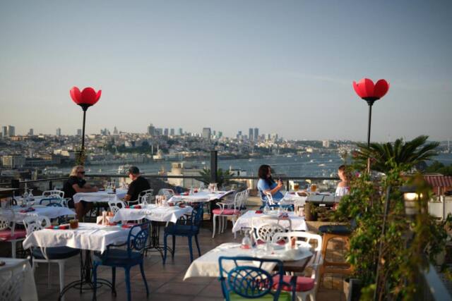 Raymond Hotel