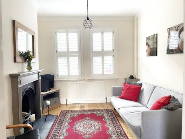 Riverside Lodge – Quaint Victorian Home By The River