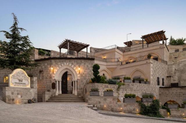 Signature Cave Premium Suites
