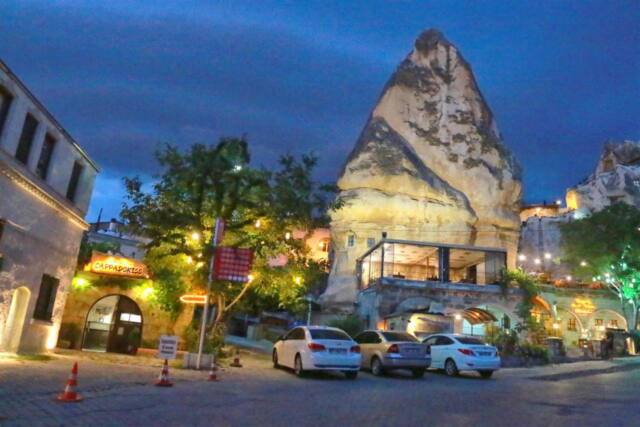 Tabiat Cave House
