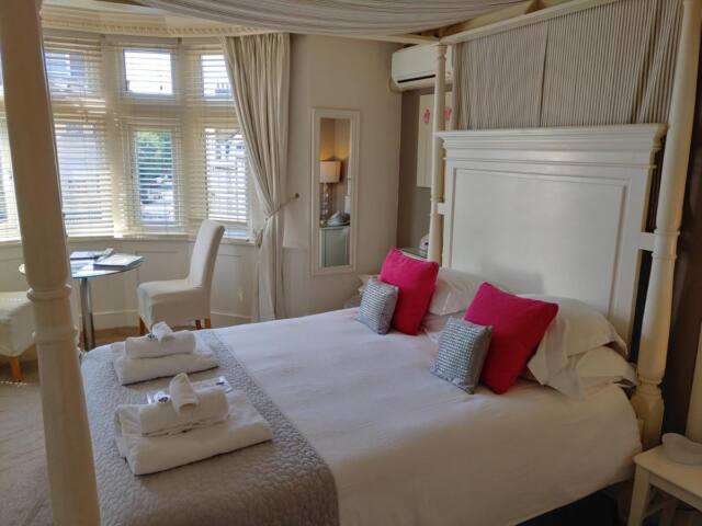 The Bath House Boutique B&B – IN-ROOM Breakfast – FREE parking