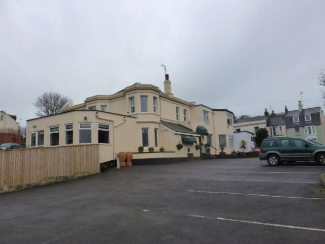 The Kingswood Guest House – Adult Only