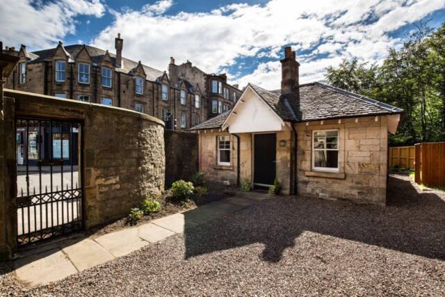 Trinity Lodge, House with the private garden in Edinburgh
