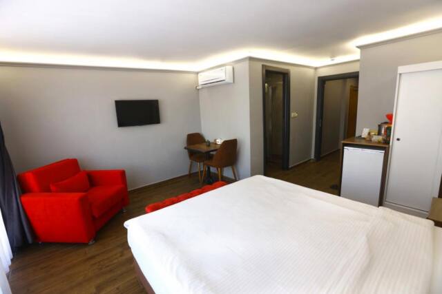 Zendy Suite Hotel