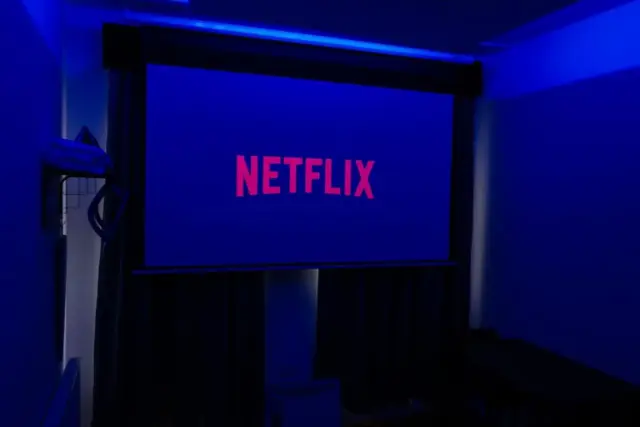 Superior Studio with Garden access/Projector Screen