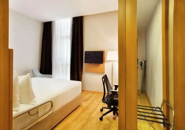 King Room - Mobility Accessible