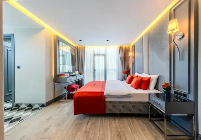 Queen Room with Spa Bath